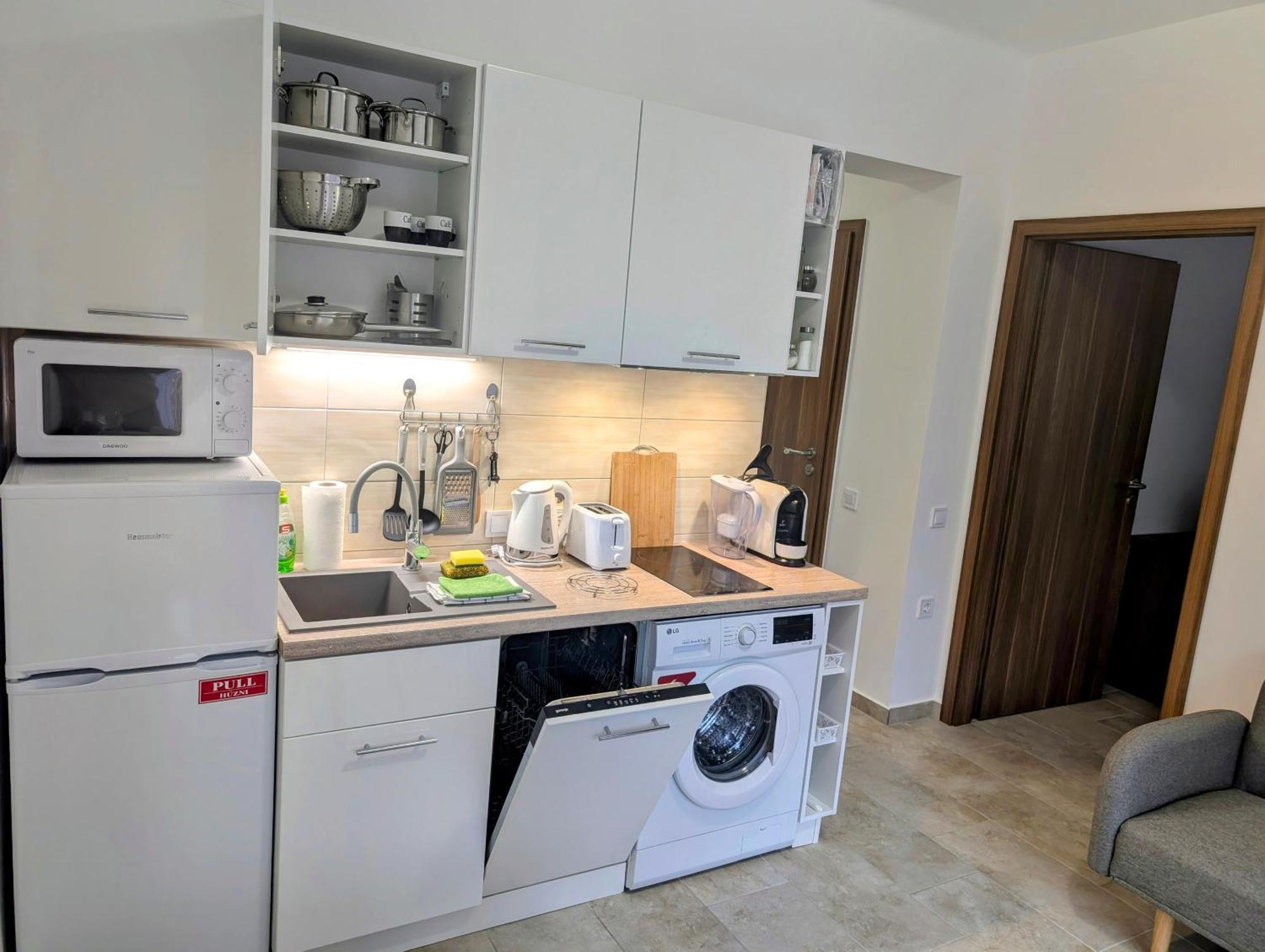Moon Light Apartment เฮวิซ ภายนอก รูปภาพ