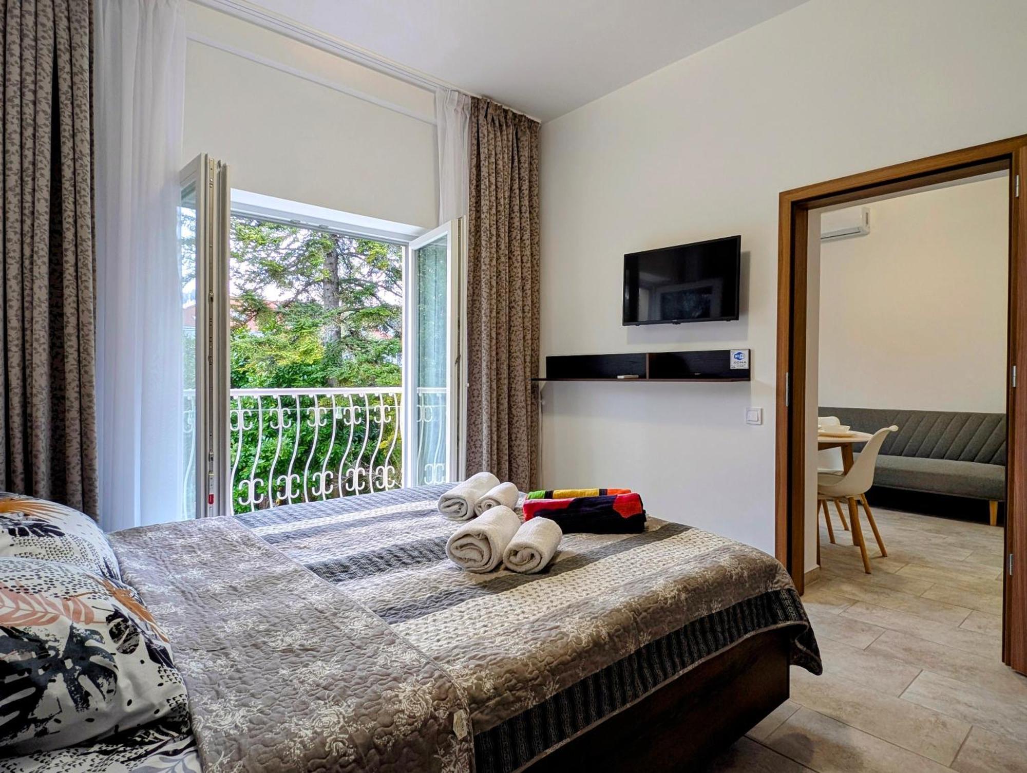 Moon Light Apartment เฮวิซ ภายนอก รูปภาพ