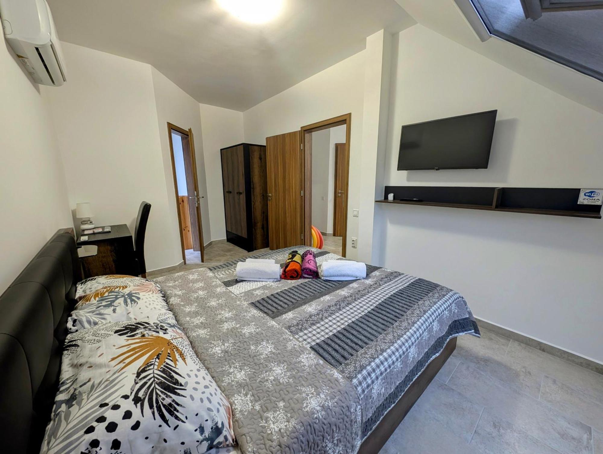Moon Light Apartment เฮวิซ ภายนอก รูปภาพ